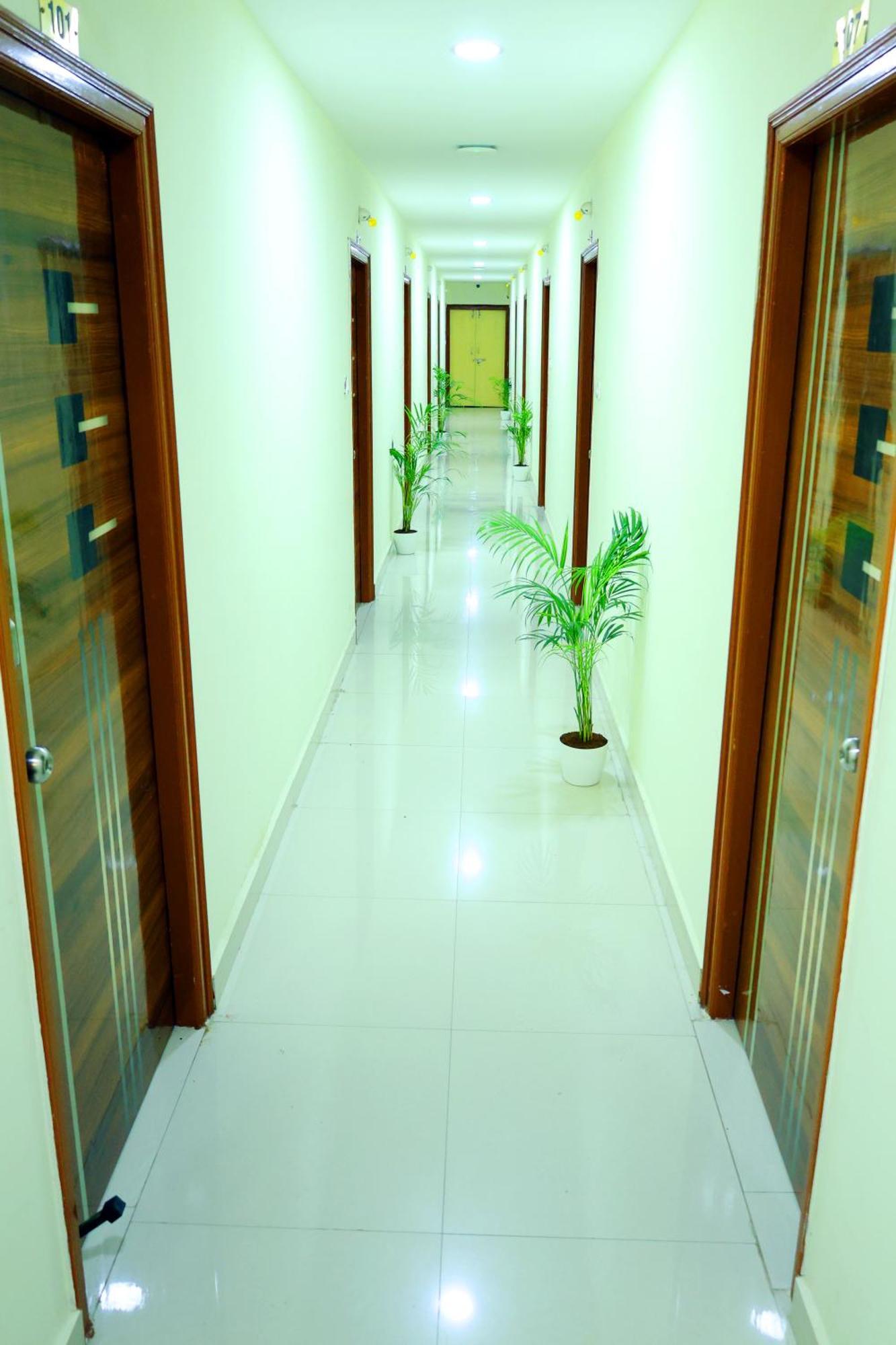 Sri Nilayam Inn Tirupati Bagian luar foto
